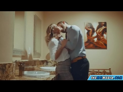 ❤️ Kun povekas blondi viettelee sinut julkisessa vessassa ❤❌ Porno at fi.trysex.ru